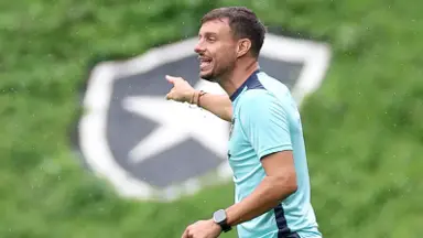 Comentarista avalia derrota do Botafogo e futuro de Anselmi Comentarista avalia derrota do Botafogo e futuro de Anselmi