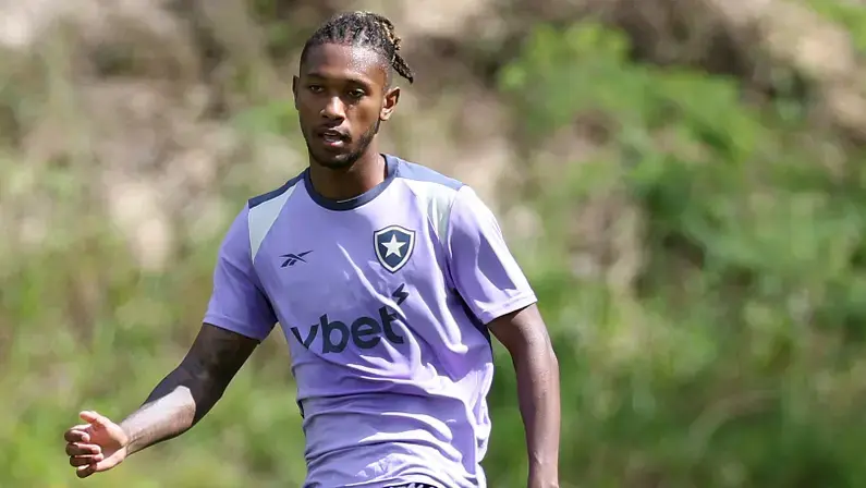 Botafogo está perto de rescindir contrato do zagueiro Ythallo