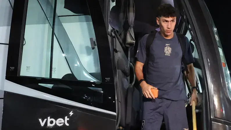 Rizek chama de ‘pitoresca’ decisão de Franclim de deixar Ferraresi fora do jogo do Botafogo por limite de estrangeiros