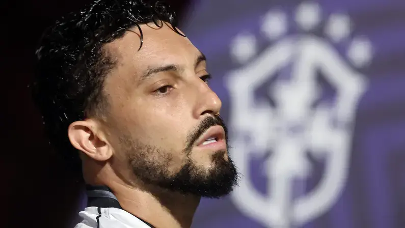 Alex Telles é citado como opção para lateral esquerda da Seleção
