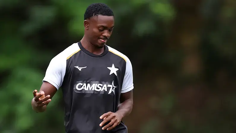 Reforço de R$ 8,8 milhões, Domingos Andrade fica no fim da fila e tem 18 minutos jogados pelo Botafogo