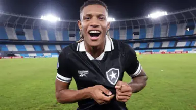 Danilo admite 'surpresa' em começar no banco e revela papo com Franclim no Botafogo: 'Descansei um pouco e pude ajudar com gol' Danilo admite 'surpresa' em começar no banco e revela papo com Franclim no Botafogo: 'Descansei um pouco e pude ajudar com gol'