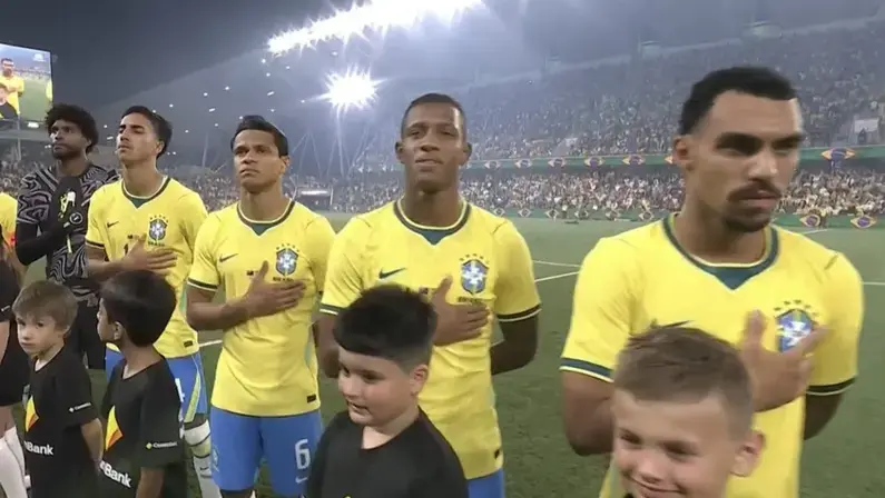 Danilo, do Botafogo, é titular em Austrália 1 x 1 Brasil, dá bons passes e joga os 90 minutos