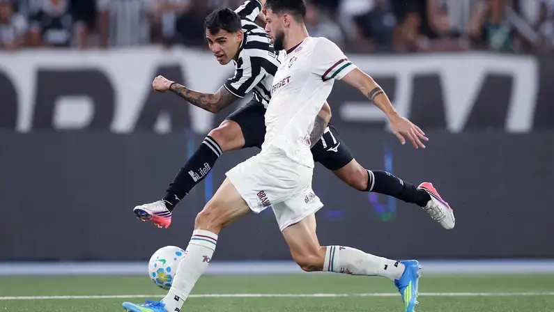 Comentarista elogia Botafogo e vê margem para crescer: ‘Se tem atacantes mais inspirados, talvez tivesse vencido o Fluminense’