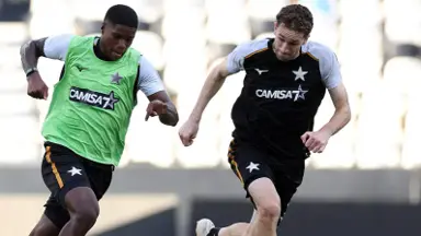 Arthur Chaves participa de último treino do Botafogo antes de enfrentar a Chapecoense Arthur Chaves participa de último treino do Botafogo antes de enfrentar a Chapecoense