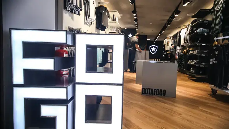 Botafogo regulariza pendências da loja no Barra Shopping