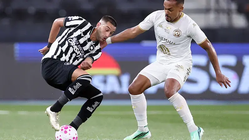 Comentaristas apontam dificuldades do Botafogo contra a Chape e veem fuga do rebaixamento como encaminhada: ‘Tem que fazer muita coisa errada para entrar’