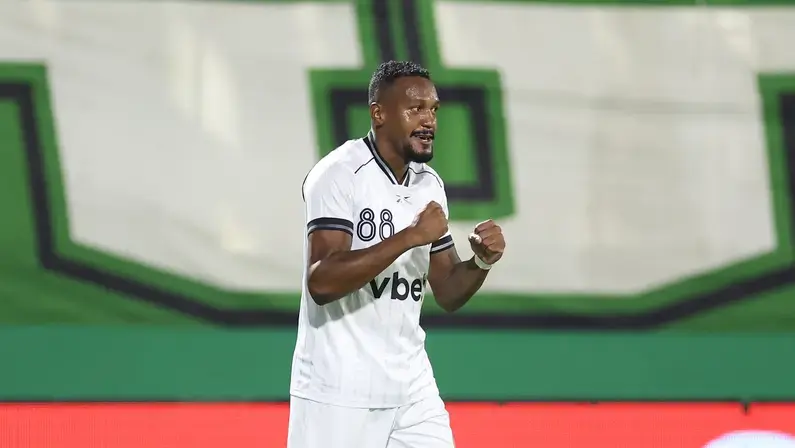 Edenílson se destaca no Botafogo: 'Estou me sentindo muito bem, adaptado, em boa forma física'