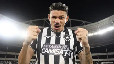 Com contrato com Botafogo até dezembro, Tiquinho não pensa em parar: ‘Enquanto eu tiver lenha para queimar vou dar muito trabalho ainda’ Com contrato com Botafogo até dezembro, Tiquinho não pensa em parar: ‘Enquanto eu tiver lenha para queimar vou dar muito trabalho ainda’