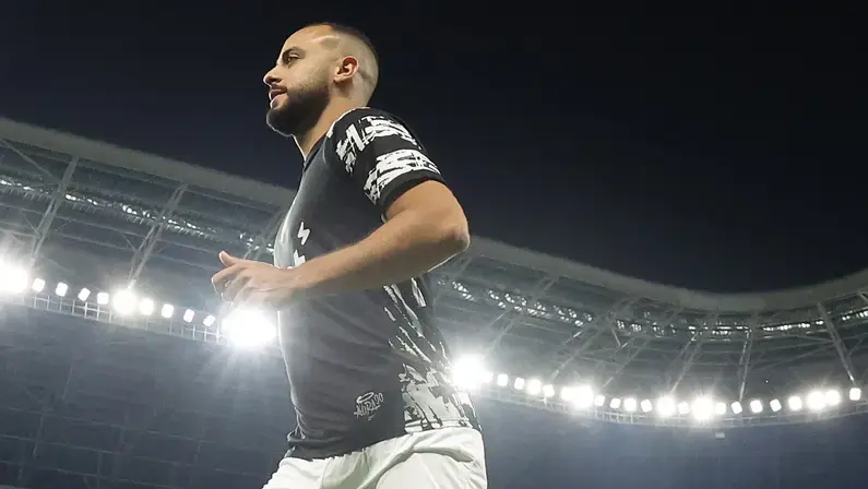 Corinthians monitora Arthur Cabral mas descarta avanço por salário alto
