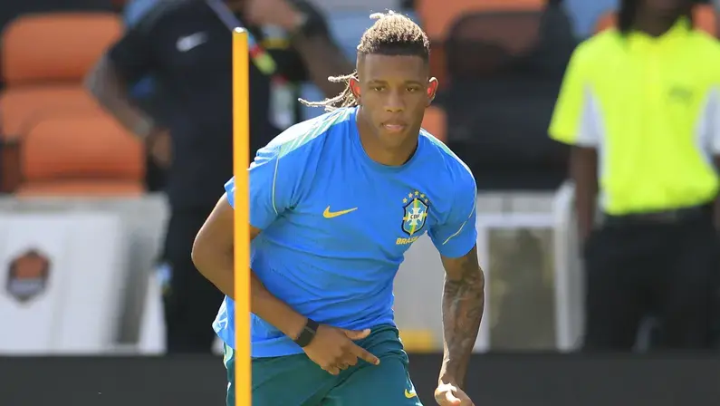 Danilo, do Botafogo, perde favoritismo em briga por vaga de Lucas Paquetá na Seleção Brasileira
