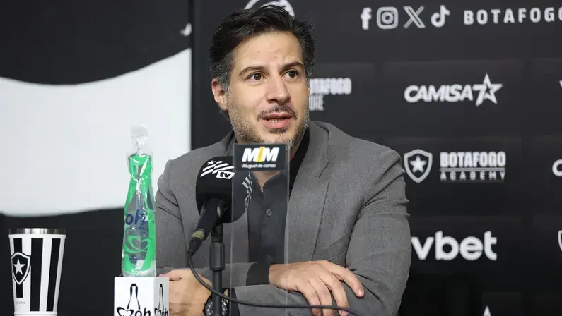 Léo Coelho vê Botafogo já se preparando para limite de estrangeiros e diz: 'Abre espaço para base ser potencializada'