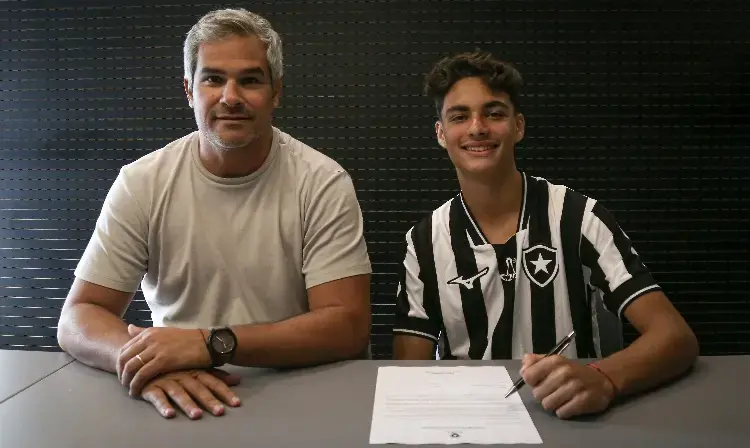 Botafogo assina contrato de formação com Guilherme Risso, lateral da equipe sub-15