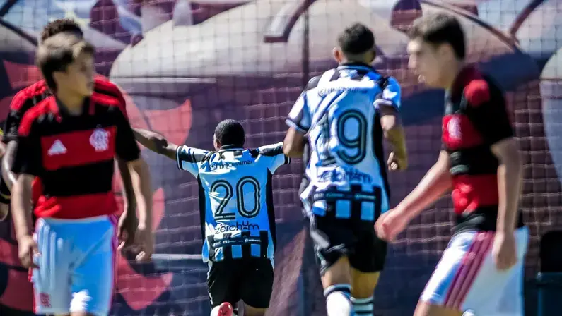 Botafogo Sub-15 vence clássico e assume vice-liderança do Carioca