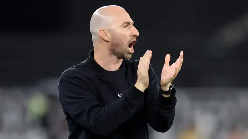 Bellão elogia evolução do Botafogo contra o Palmeiras e evita falar sobre efetivação