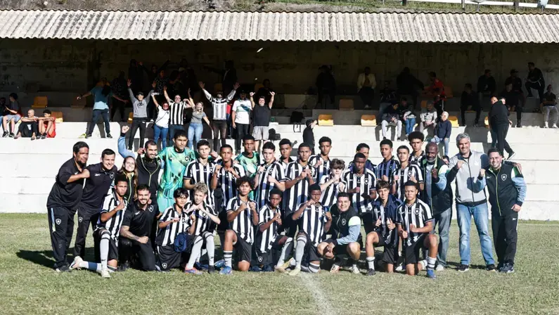 Botafogo elimina Santos nos pênaltis e vai à semifinal da Copa Voltaço Sub-14