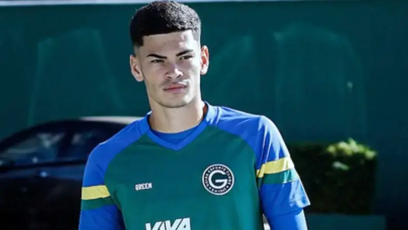 Anthony chega ao Rio para assinar com o Botafogo