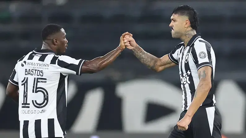 Escalação: Botafogo deve ter Bastos e Barboza contra o Racing, trinca de volantes e Júnior Santos titular
