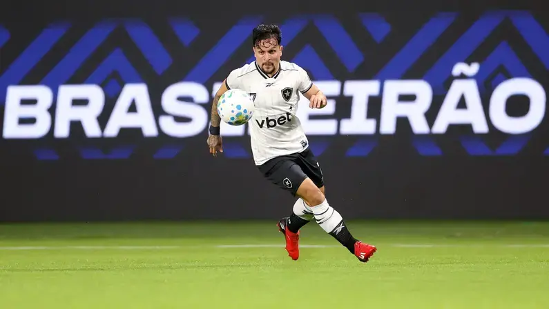 Santos entra na disputa por Artur, atacante do Botafogo
