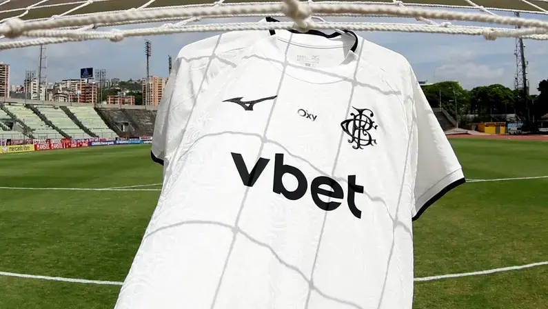 Camisa branca do Botafogo da Mizuno é eleita a mais bonita do mundo do mês de maio em site especializado
