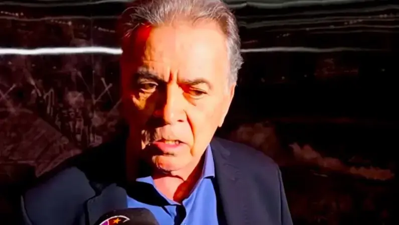 Diretor do Grêmio reclama do Botafogo ao garantir Luís Castro: ‘Doamos Nathan Fernandes e Cuiabano, porque até agora não pagaram’
