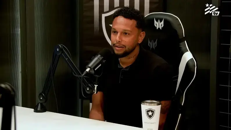 Gilson lembra passagem pelo Botafogo: 'Tenho carinho enorme e gratidão gigantesca. Hoje sou botafoguense também'