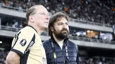 João Paulo cita ‘uma porrada de crime’ e confirma processos contra John Textor: ‘Nego não vai vir aqui e botar no c* do Botafogo, não!’ João Paulo cita ‘uma porrada de crime’ e confirma processos contra John Textor: ‘Nego não vai vir aqui e botar no c* do Botafogo, não!’