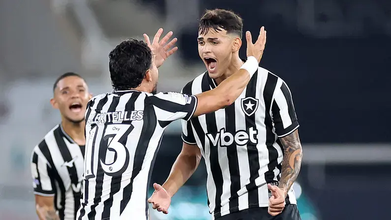 Lucas Emanuel comemora estreia com gol pelo Botafogo: 'Tem muita coisa boa para acontecer ainda'