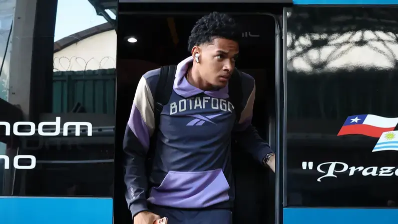 Newton se lesiona em treino e Júnior Santos tem fissura; dupla ficará fora do Fogão