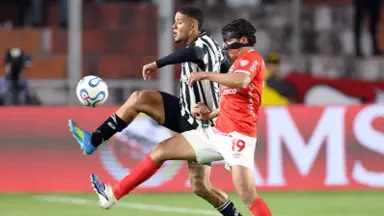 Comentarista vê Botafogo ‘defensivamente desastroso’: ‘Com os jogadores que tem, poderia ter evitado esse placar constrangedor’ Comentarista vê Botafogo ‘defensivamente desastroso’: ‘Com os jogadores que tem, poderia ter evitado esse placar constrangedor’