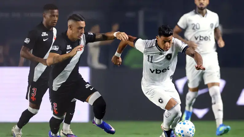 Comentarista alerta: Botafogo e Vasco flertam com zona de rebaixamento