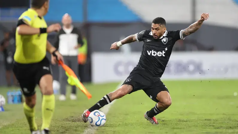 Allan ressalta importância da vitória do Botafogo sobre Racing, mas faz ressalva: ‘Poderíamos ter sofrido um pouquinho menos’