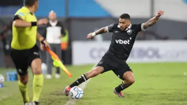 Allan ressalta importância da vitória do Botafogo sobre Racing, mas faz ressalva: ‘Poderíamos ter sofrido um pouquinho menos’ Allan ressalta importância da vitória do Botafogo sobre Racing, mas faz ressalva: ‘Poderíamos ter sofrido um pouquinho menos’