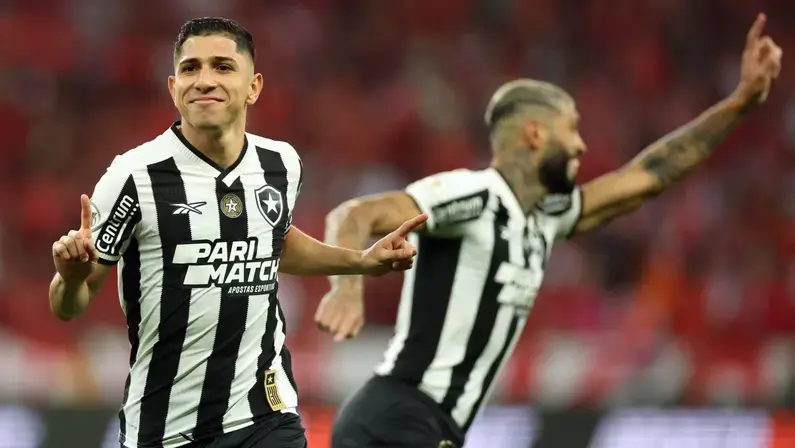 Alexander Barboza conta bastidores e revela: 'Eu que falei para o Savarino que ele tinha que sair do Botafogo'