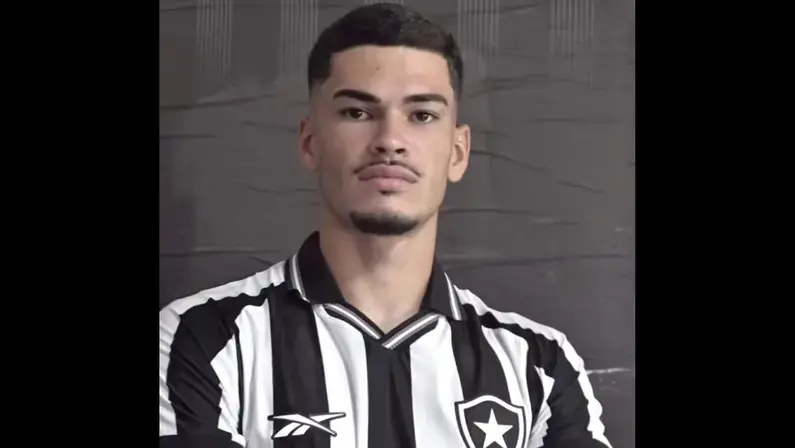 No último dia da janela, Botafogo anuncia Anthony, ex-Goiás, com contrato até 2030