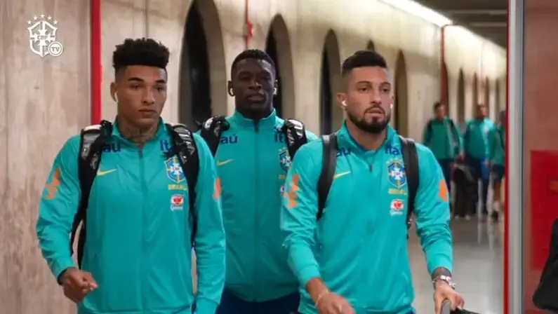 Luiz Henrique e Igor Jesus celebram renovação de Alex Telles no Botafogo