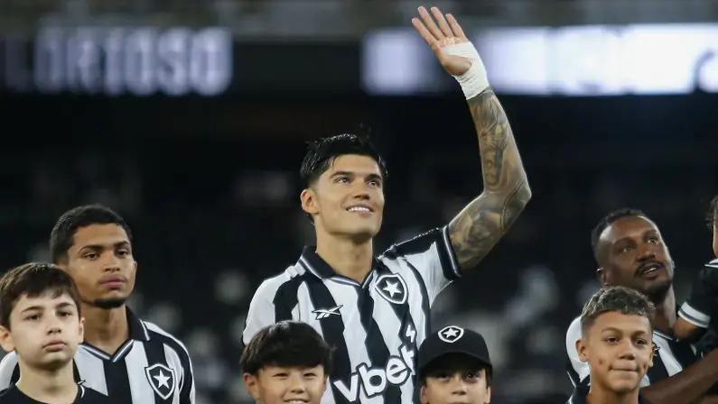 De saída do Botafogo, Joaquín Correa é esperado no Estudiantes nesta sexta para exames