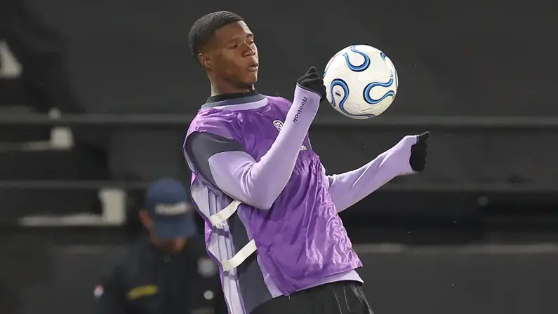 Atacante do Botafogo, Kadir não consegue viajar para o Panamá para se apresentar à seleção