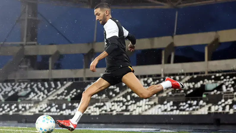 Ziyech: Regularização avança, mas estreia contra o Mirassol é improvável