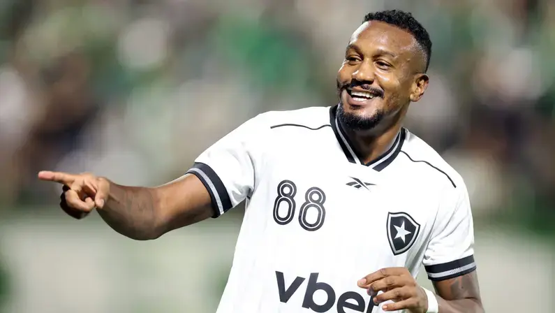 Botafogo resolve jogo com 20 minutos e goleia Chapecoense na Arena Condá