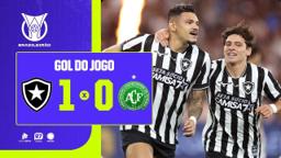 Tiquinho Soares brilha e garante vitória do Botafogo sobre a Chapecoense