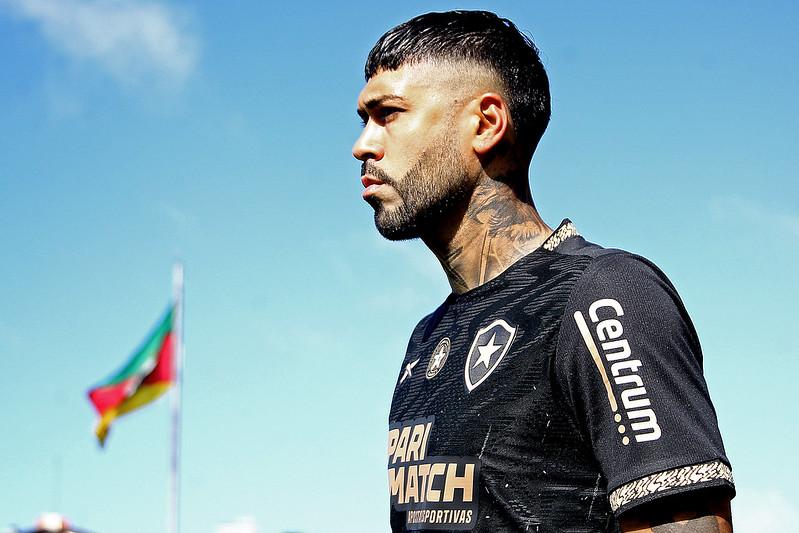 "Muito complicado": Com renovação distante, Alexander Barboza é sincero após tropeço na Copa Sul-Americana