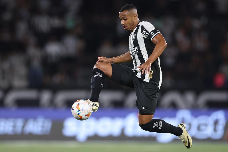 "Encaminhado...": Depois de Marlon Freitas, outro titular do Botafogo recebe proposta oficial e pode deixar o clube