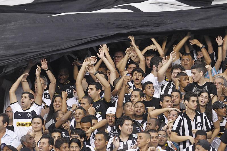 Botafogo pode fechar com jogador do Benfica e agita mercado da bola