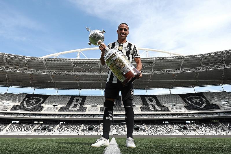 Marçal pode estar com 'dias contados' no Botafogo; clube já tem substituto na mira
