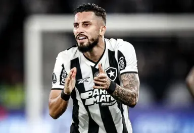 Alex Telles ou Montoro? Botafogo pode fazer mais negócios com o Palmeiras; saiba detalhes Alex Telles ou Montoro? Botafogo pode fazer mais negócios com o Palmeiras; saiba detalhes