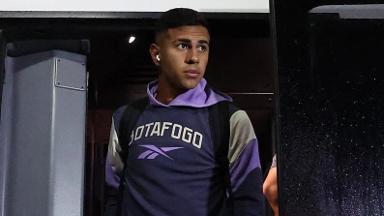 Oferta na mesa: Botafogo mira zagueiro titular de seleção como possível substituto de David Ricardo Oferta na mesa: Botafogo mira zagueiro titular de seleção como possível substituto de David Ricardo