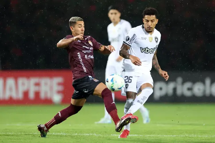 Gregore emociona torcida do Botafogo com declaração de carinho