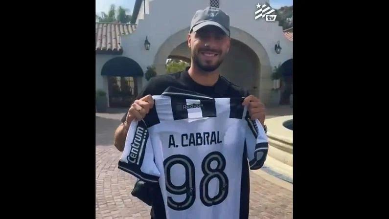 Depois de Arthur Cabral, Corinthians pode 'tirar' outro atacante do Botafogo