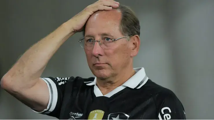 Mercado da bola: Após 'novela', atacante se apresenta em outro clube e não joga mais pelo Botafogo